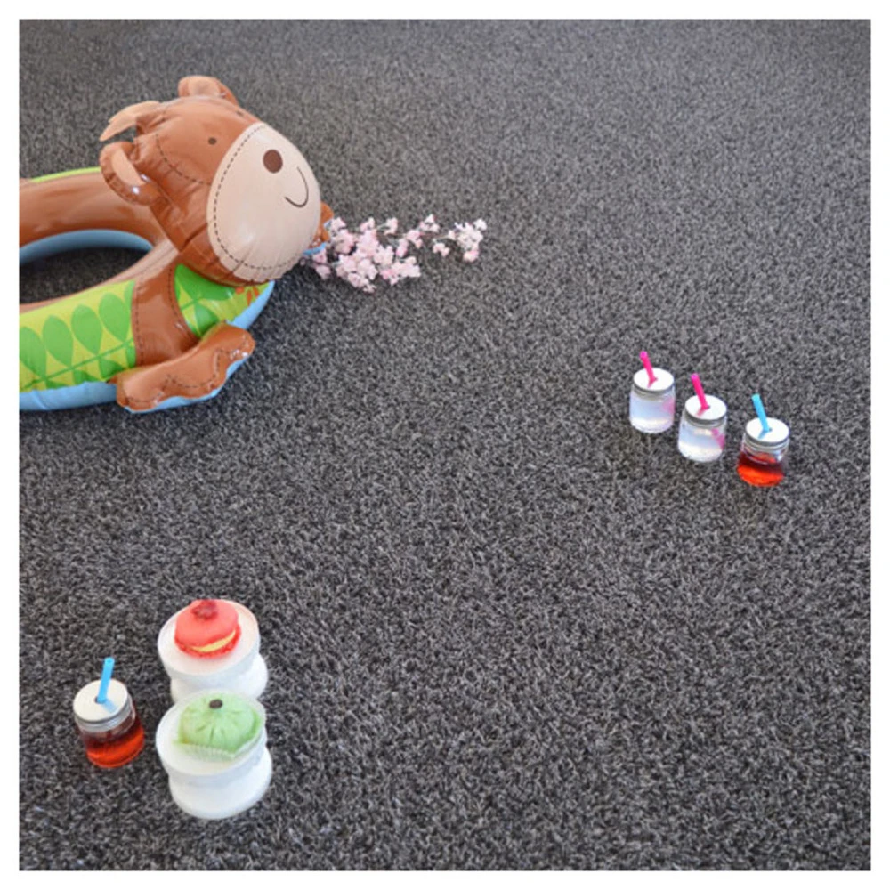 Gazon Synthétique Happy Party - Couleur Gris Foncé - Classé Feu - 20mm - 2m X 25ml – Image 2