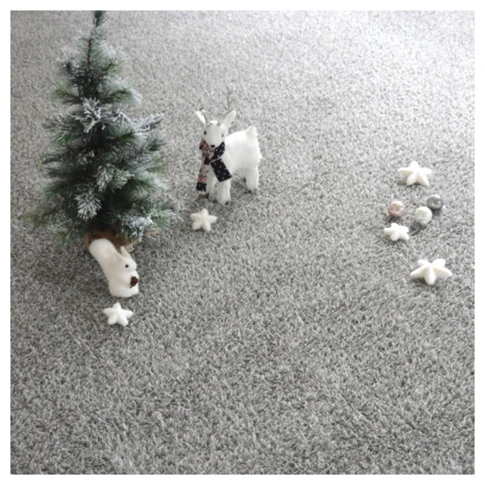 Gazon Synthétique Happy Party - Couleur Gris Clair - Classé Feu - 20mm - 1m X 5m – Image 5